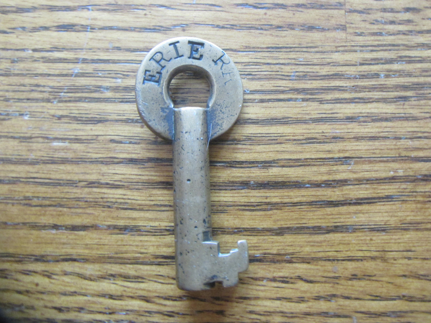 ERIE key ( BG )
