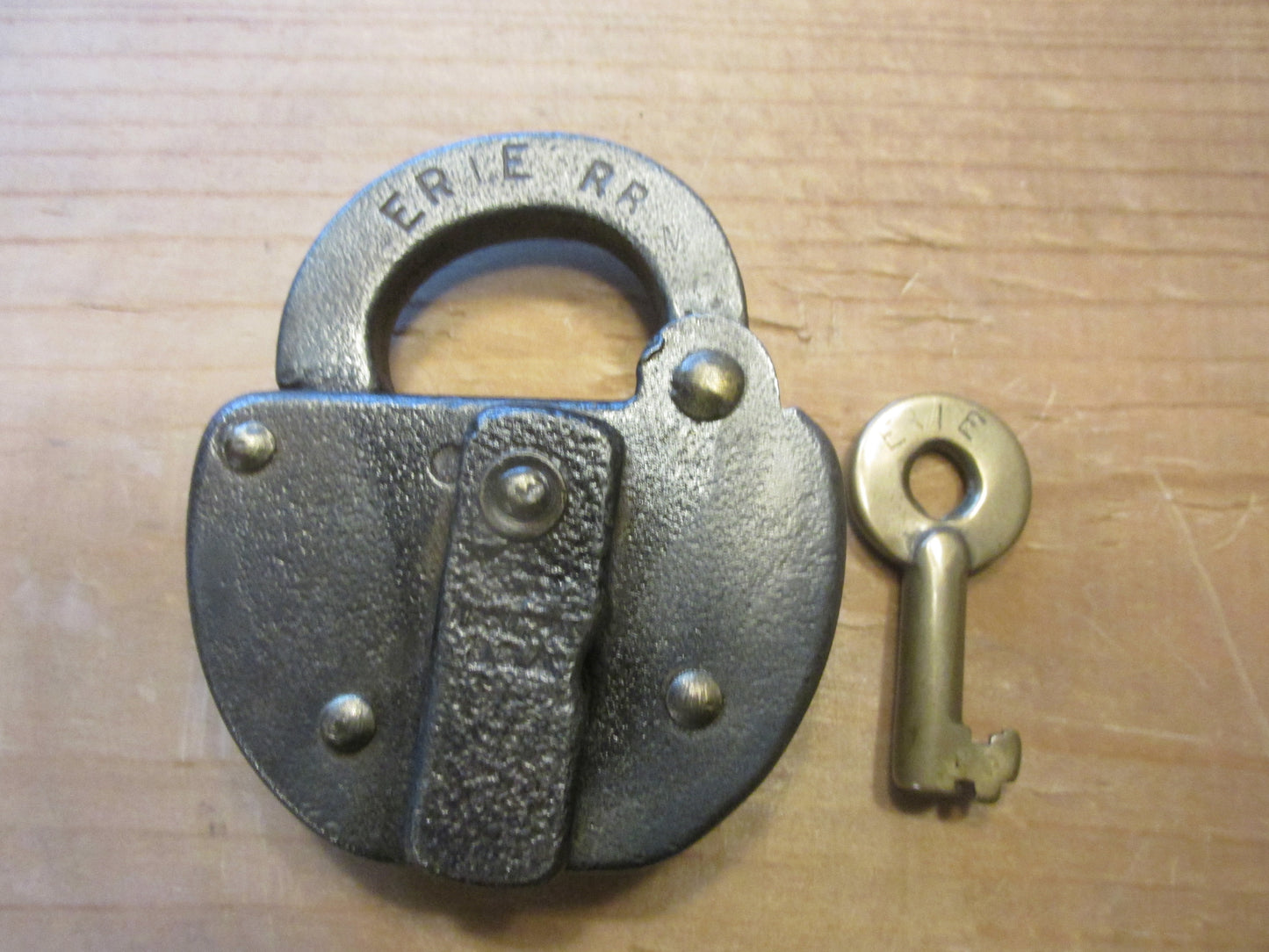 ERIE Lock & Key set
