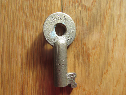 Norfolk & Western Key ( old cut )