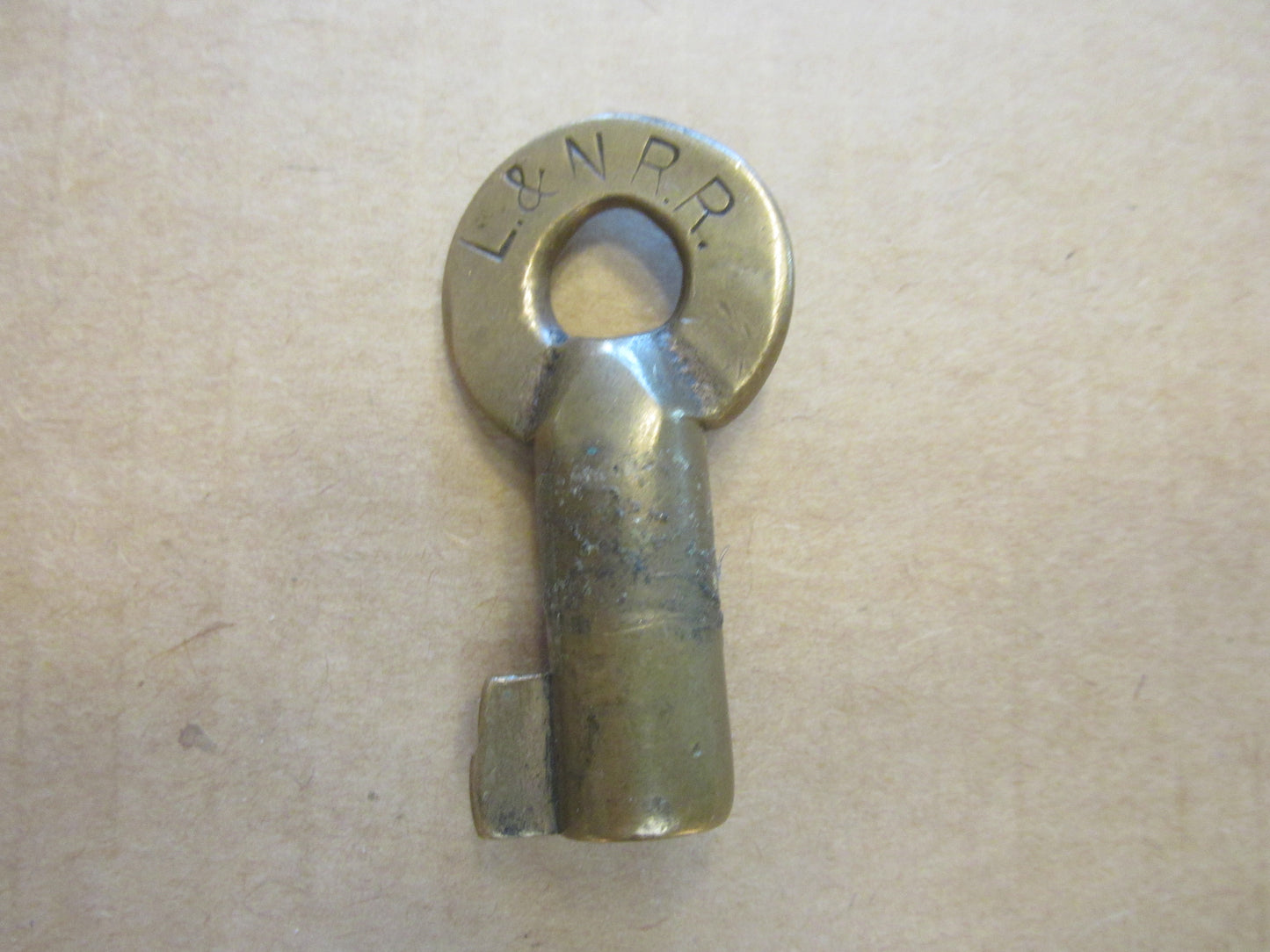 Louisville & Nashville Key (odd cut)