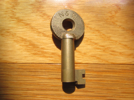 Norfolk & Western Key ( Fancy Back )